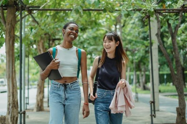 请问各位，上海有什么好的法语培训学校？