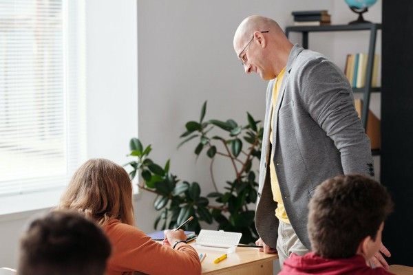 在重庆男生读卫校学什么专业好？